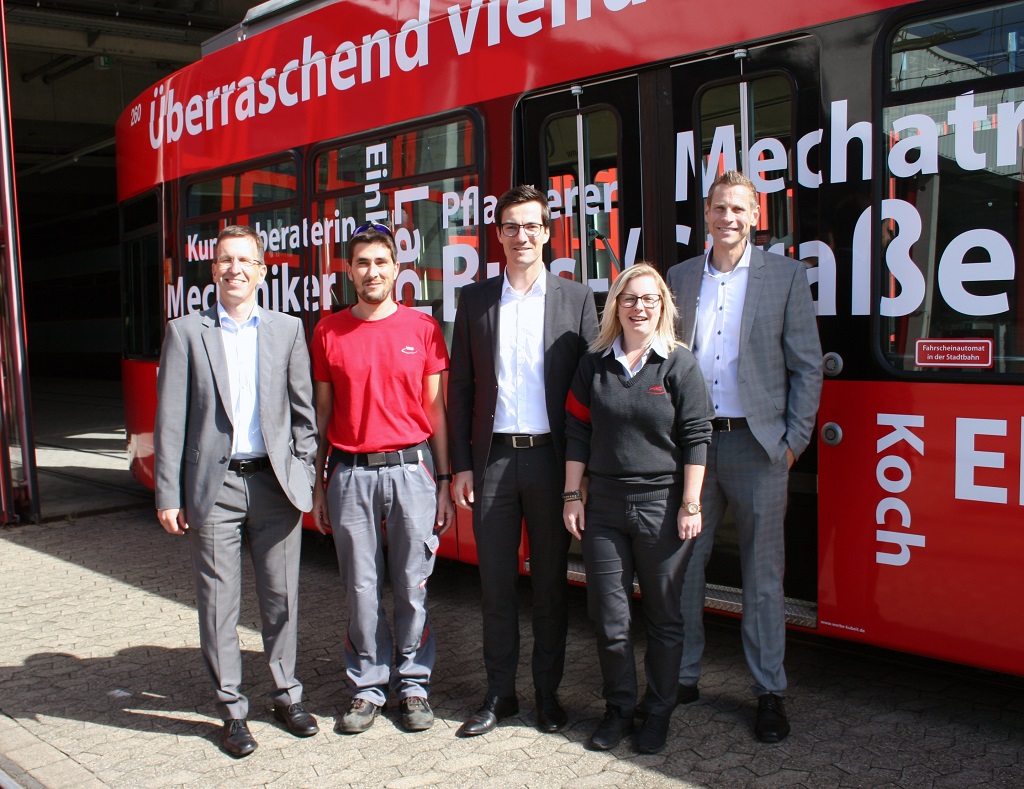 Personengruppe vor VAG Stadtbahn